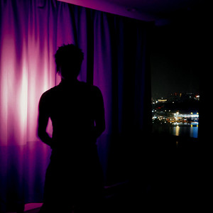 奶头被十几个男人吮故事
